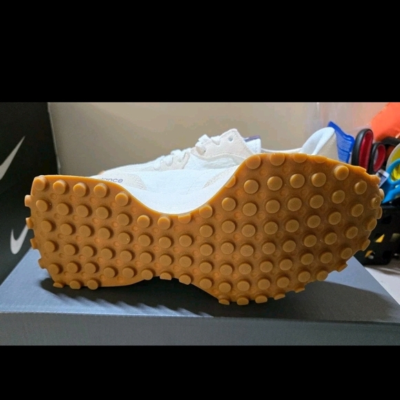 Women's New Balance 327 - White/Beige - Picture 3 of 5